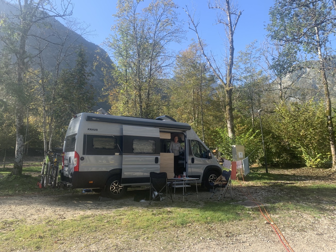 camper op camping